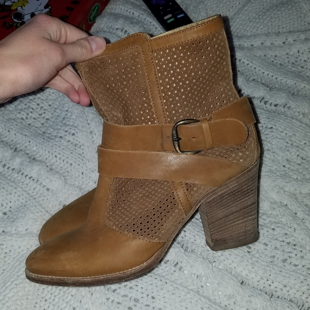 Heeled boots